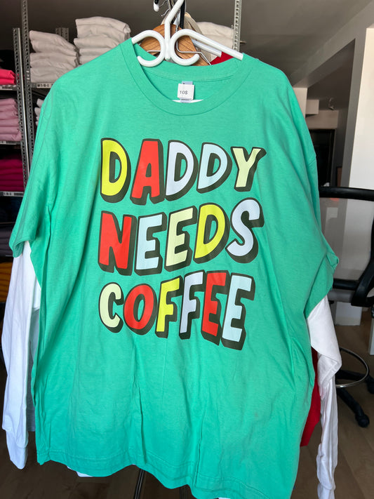 *ÉCHANTILLON* DADDY NEEDS COFFEE t-shirt homme - tamelo boutique