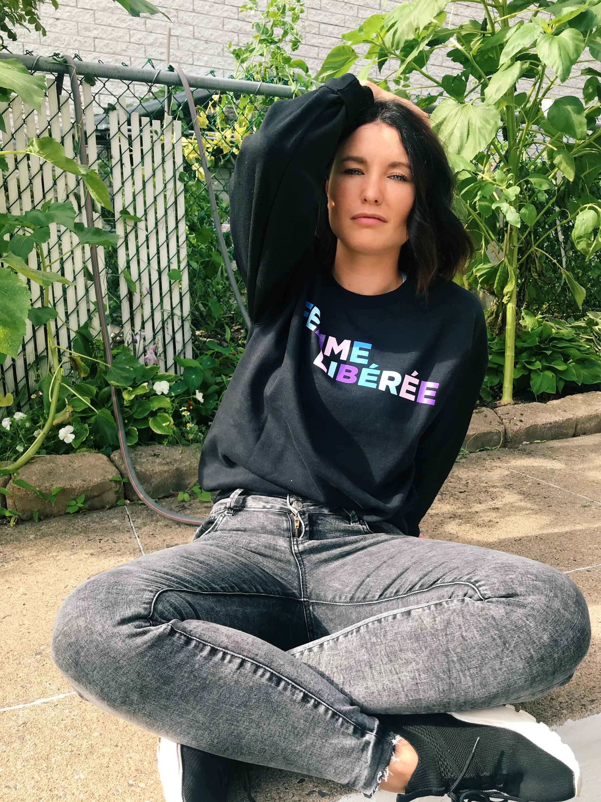 Crewneck unisexe FEMME LIBÉRÉE (noir). - Tamelo boutique